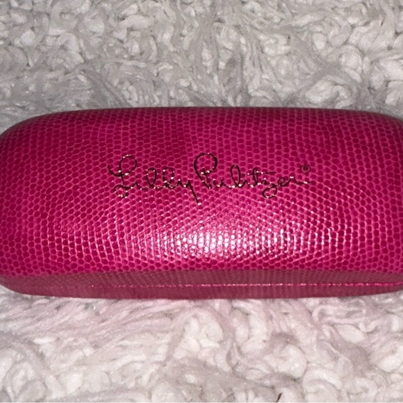 Lilly Pulitzer Accessories - 50%offw❤️ Lilly Pulitzer pink Glasses Case HG105